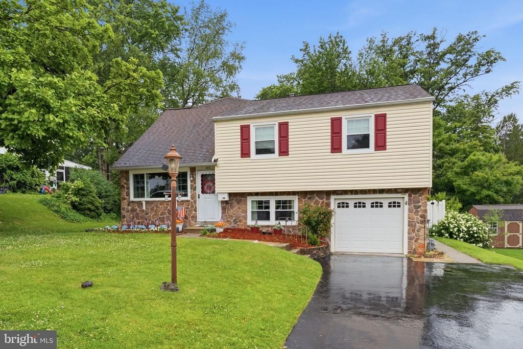 200 Lowell Terrace, King of Prussia, PA 19406 Main Photo