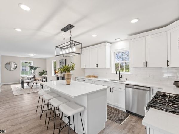 128 Big Piece Rd, Fairfield, NJ 07004