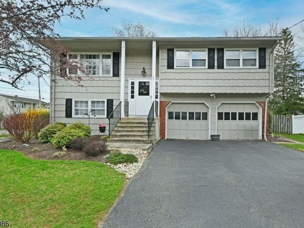 71 Clover Hill Dr, Mount Olive, NJ 07836