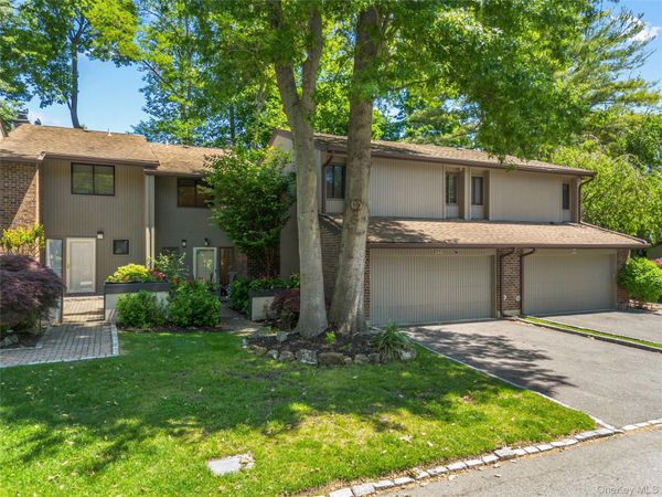 246 Hamlet Drive , Jericho, NY 11753