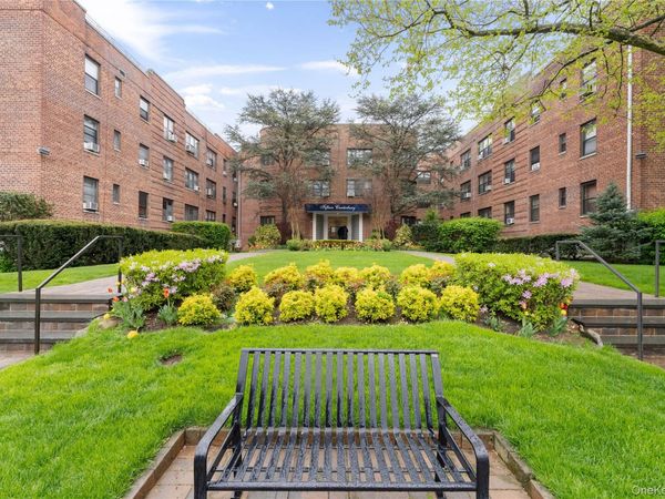 15 Canterbury , Unit C11, Great Neck, NY 11021