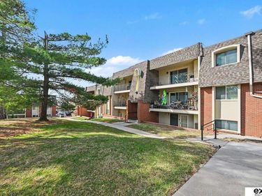 12025 Pierce Plaza, Unit 324, Omaha, NE 68144