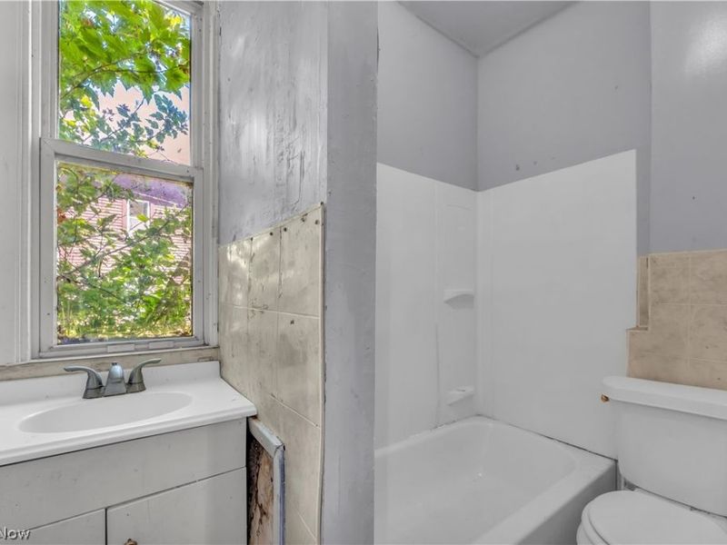 2480 E 86th Street, Cleveland, OH 44104 Photo 8
