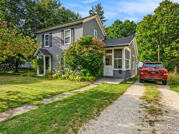 426 W Bridge Street, Plainwell, MI 49080