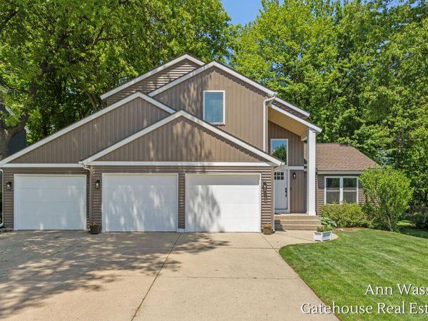 6007 Arroyo Vista Drive NE, Rockford, MI 49341