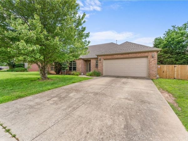 4245 E Broomsage Drive , Fayetteville, AR 72701