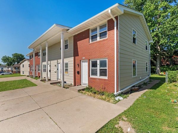 2704 Magnolia Drive , Bettendorf, IA 52722