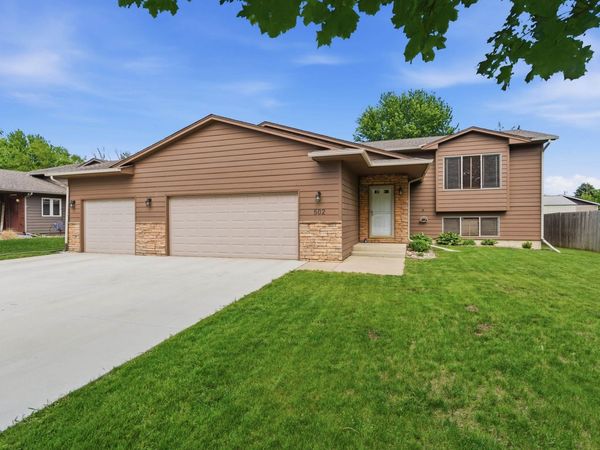 502 N Eastern Ave, Hartford, SD 57033