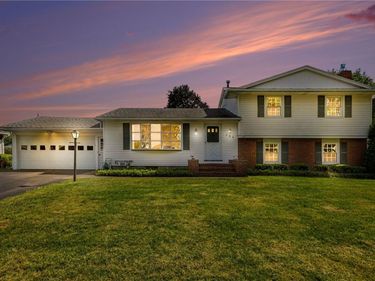 151 Queens Lane , Rochester, NY 14617