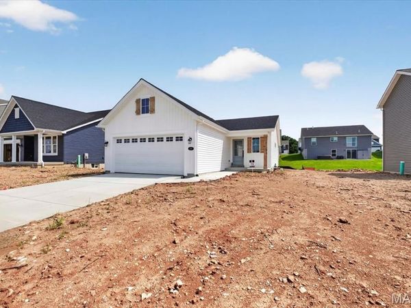 206 Red Cliff Court, Wentzville, MO 63385