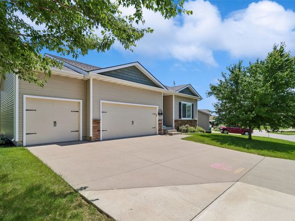 1215 Blue Bonnet Drive, Carlisle, IA 50047