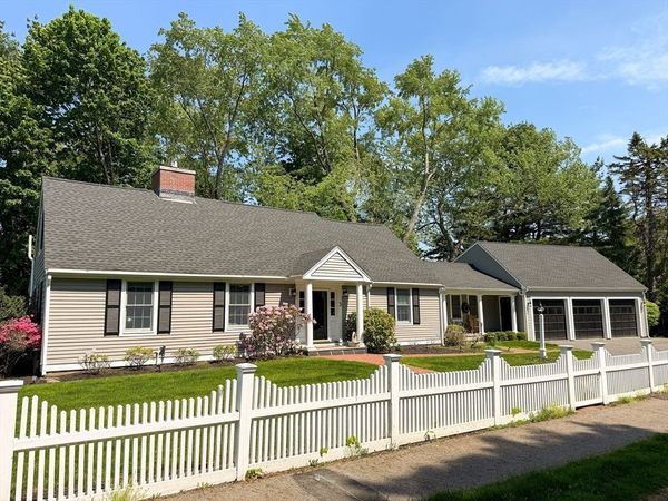 3 Sprague Rd, Wellesley, MA 02481