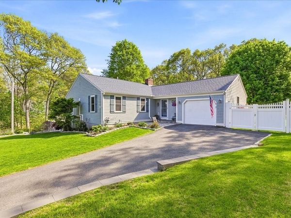 9 Woodridge Rd, Sandwich, MA 02537