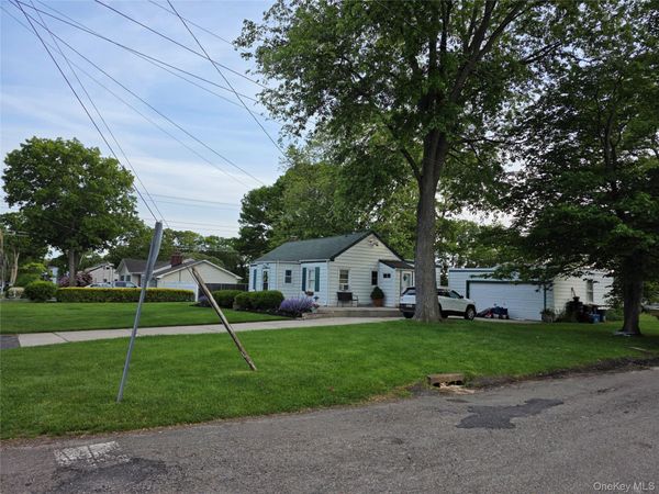 76 Hanrahan Avenue , Farmingville, NY 11738