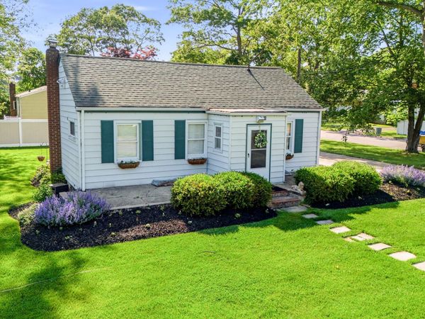 76 Hanrahan Avenue , Farmingville, NY 11738