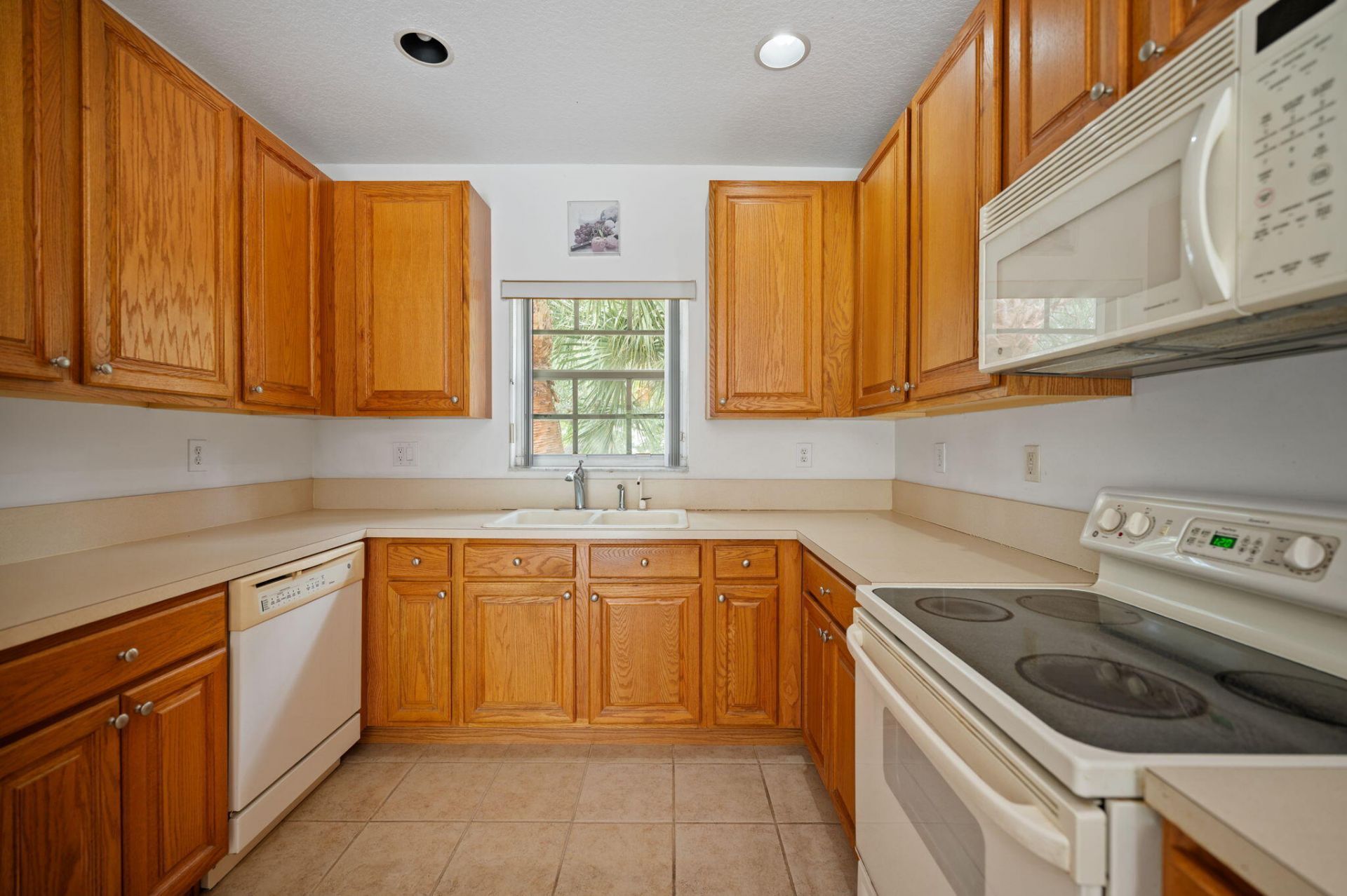 2110 NW 75th Way, Pembroke Pines, FL 33024 Photo