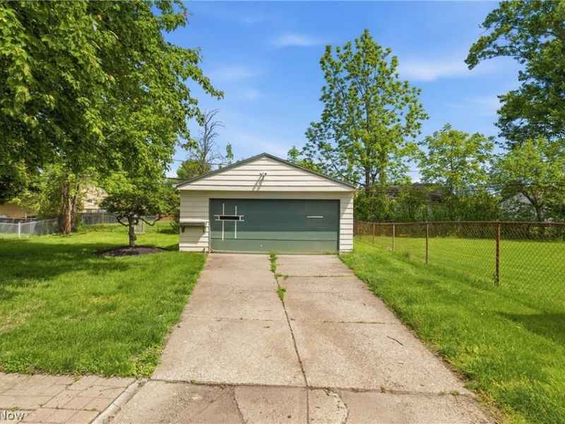 24264 Fairlawn Drive, North Olmsted, OH 44070 Photo 24
