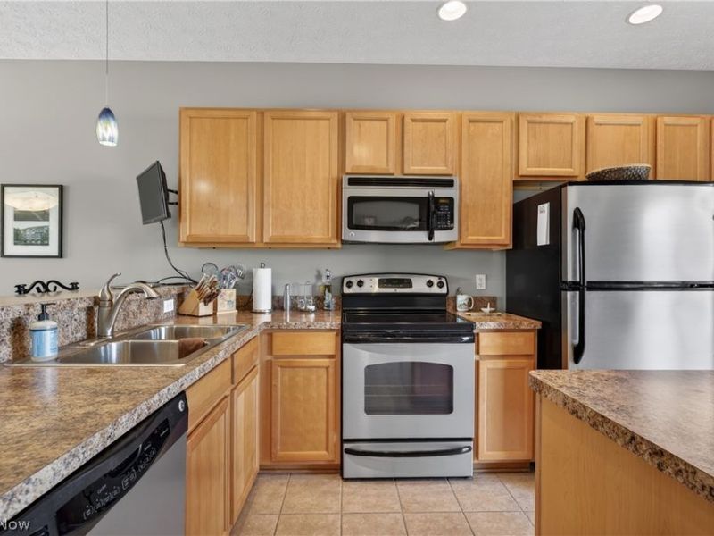 361 Freshwater Drive, Lorain, OH 44052 Photo 7