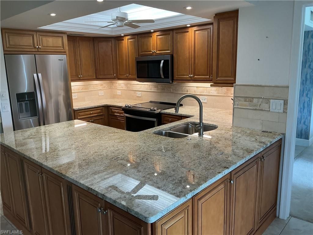 5845 Trailwinds Dr, Unit 515, Fort Myers, FL 33907 Photo