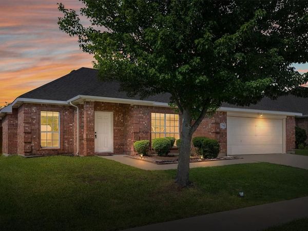2704 Pennington Drive, Sachse, TX 75048
