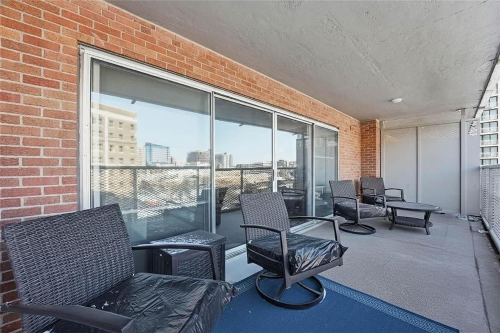 310 W 49th Street, Unit 201, Kansas City, MO 64112 Main Photo
