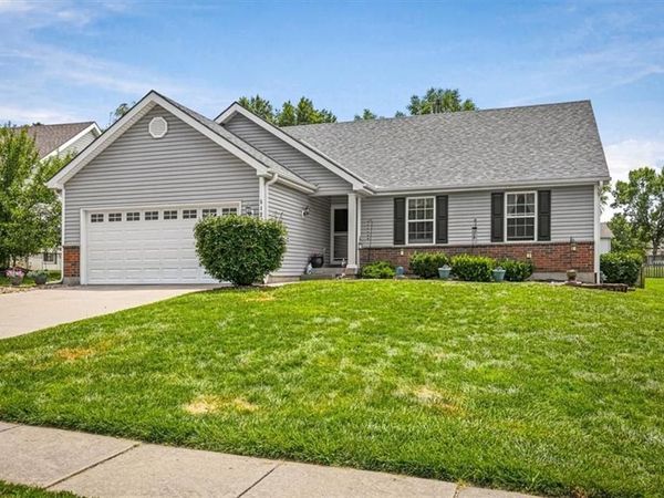 512 Brentwood Drive, Liberty, MO 64068