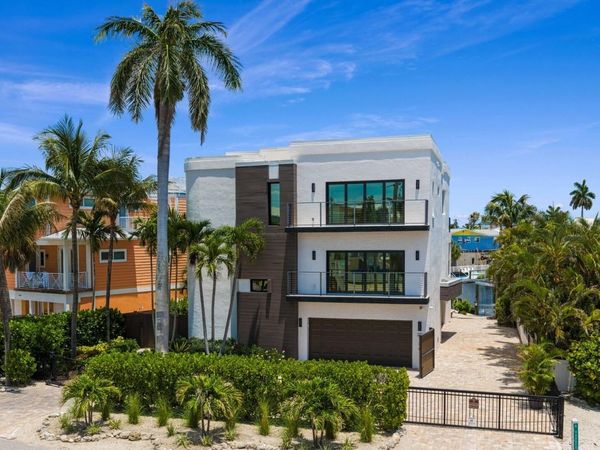 201 N HARBOR DRIVE, HOLMES BEACH, FL 34217