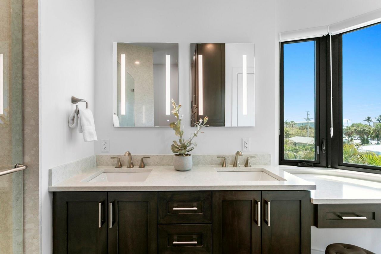 201 N Harbor Drive, Holmes Beach, FL 34217 Photo