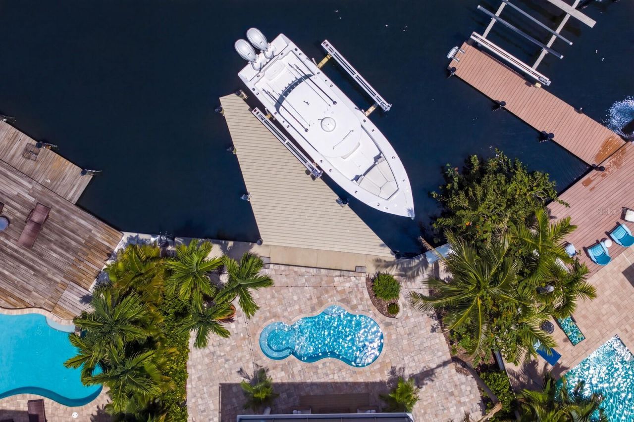 201 N Harbor Drive, Holmes Beach, FL 34217 Photo