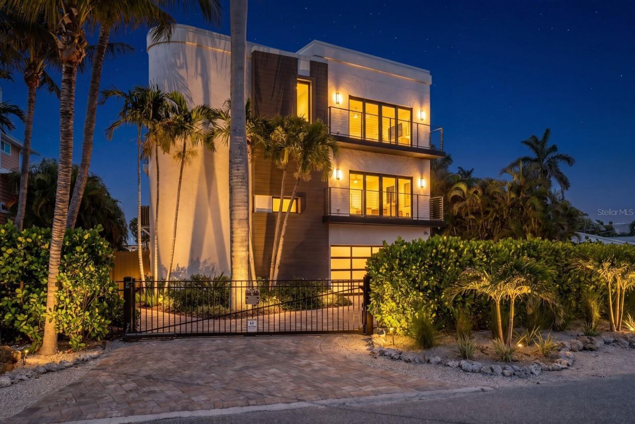 201 N Harbor Drive, Holmes Beach, FL 34217 Photo