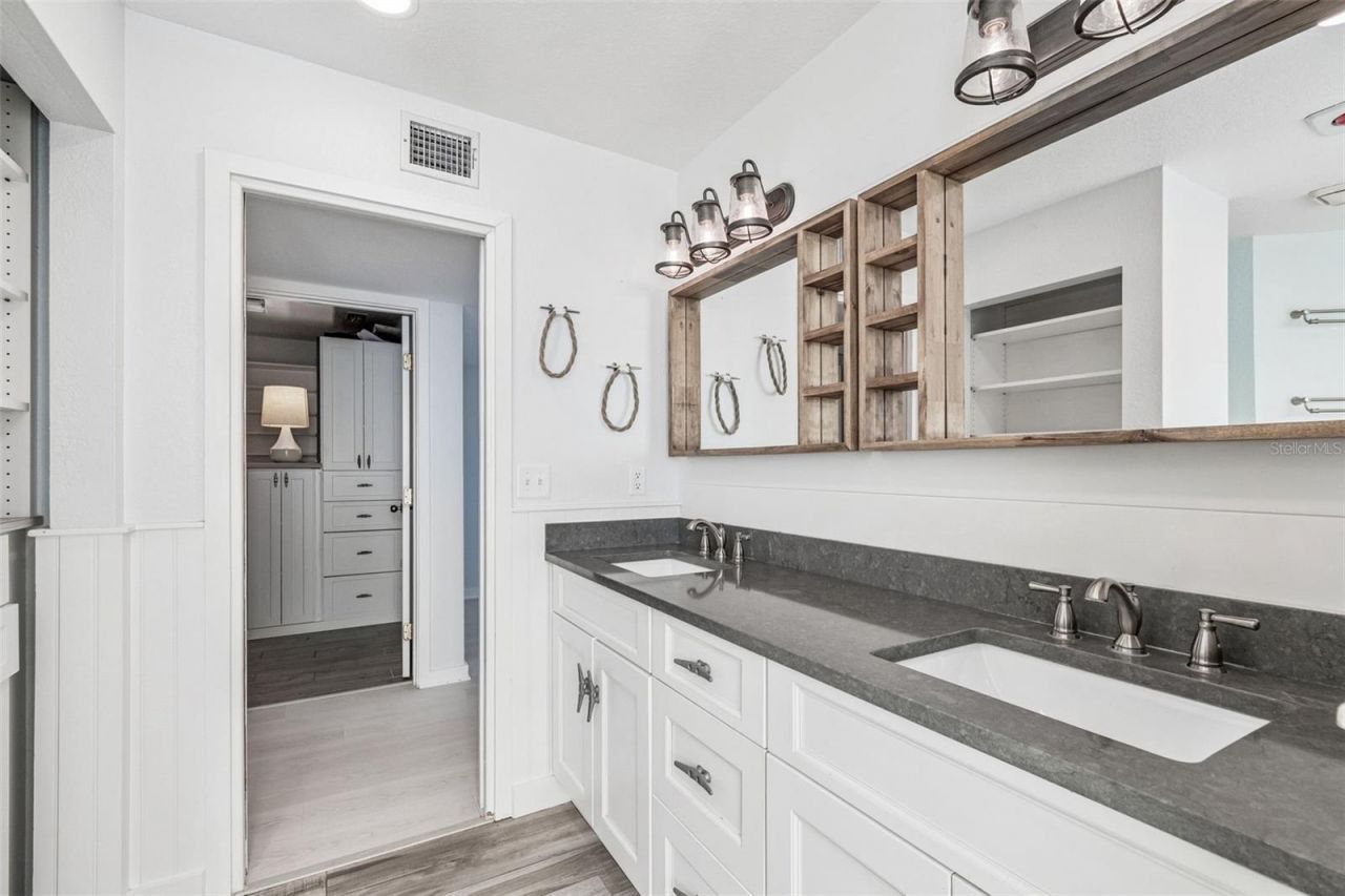 416 Tennessee Avenue, Crystal Beach, FL 34681 Photo