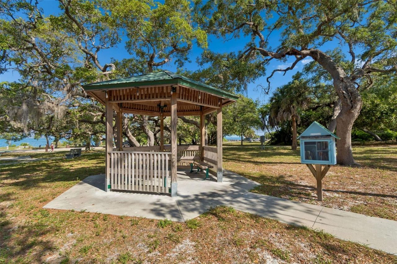 416 Tennessee Avenue, Crystal Beach, FL 34681 Photo