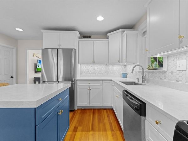 73 Pleasant St, Unit 73, Milton, MA 02186