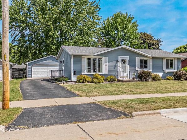 1605 THORNTON DRIVE, Oshkosh, WI 54904