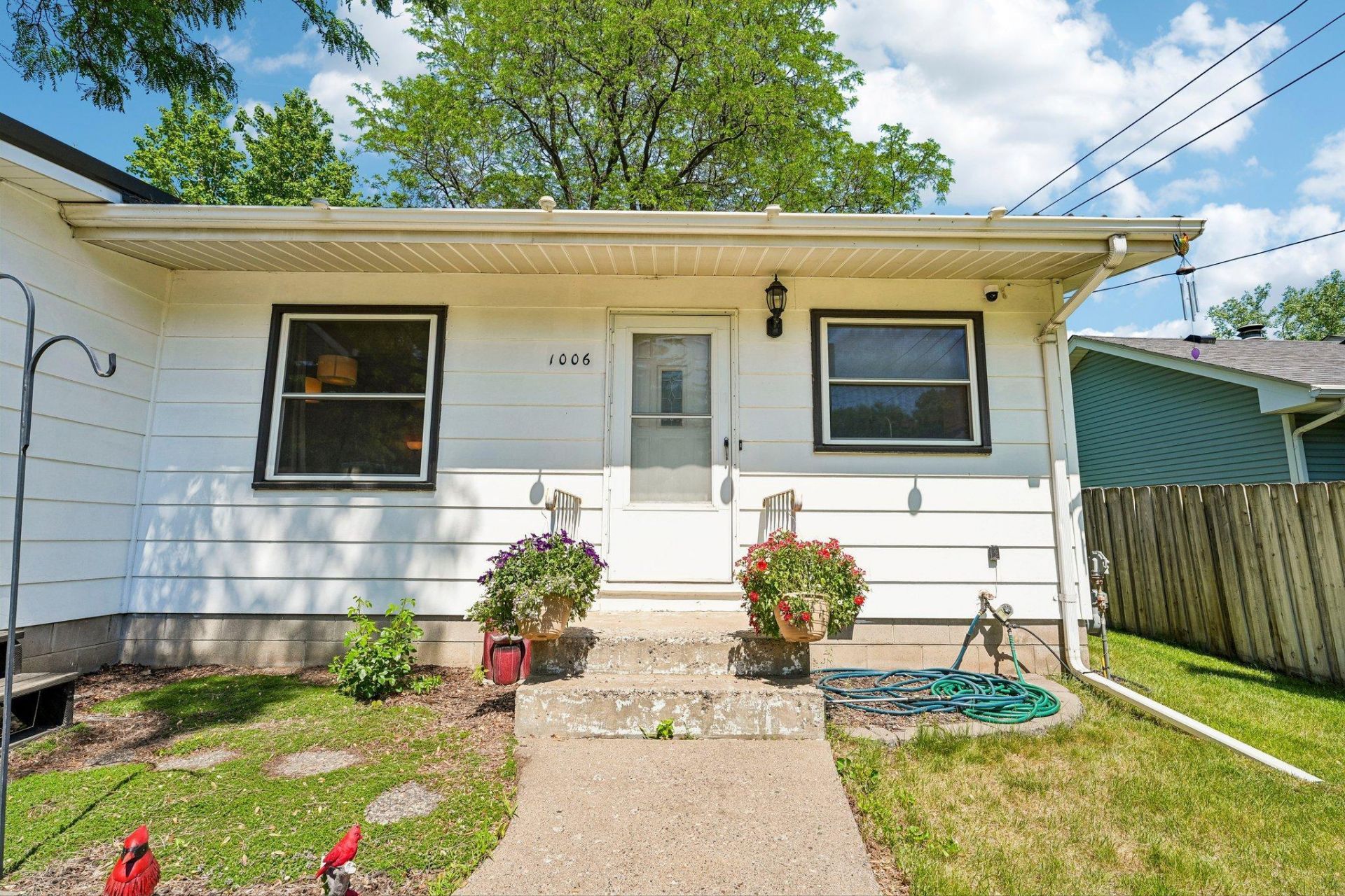 1006 Summit Avenue , South Saint Paul, MN 55075