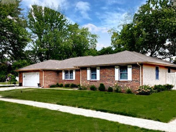 704 Wesley Avenue , Savoy, IL 61874