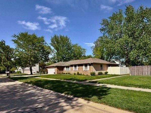 704 Wesley Avenue , Savoy, IL 61874