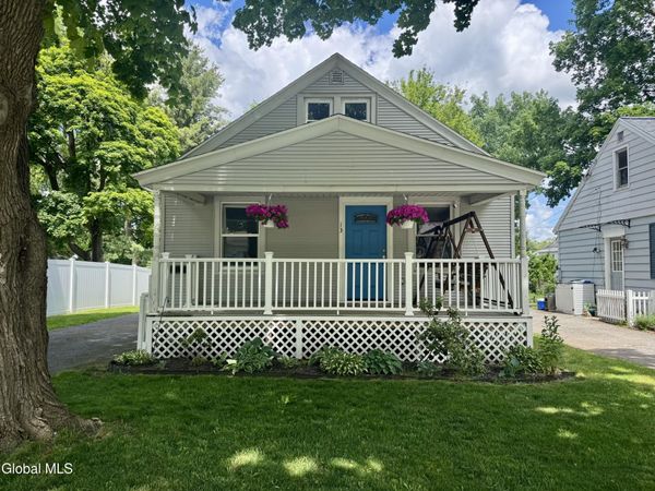 13 Knickerbocker Road, Glenville, NY 12302
