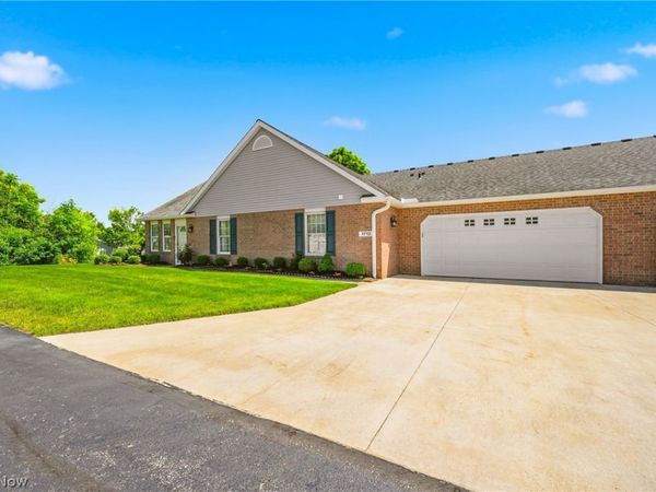 1712 Sonora Street NW, Uniontown, OH 44685