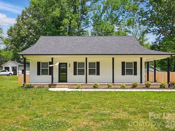 301 Tomberlin Road , Mount Holly, NC 28120