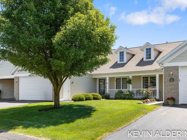 8872 N Peninsula Court, Zeeland, MI 49464