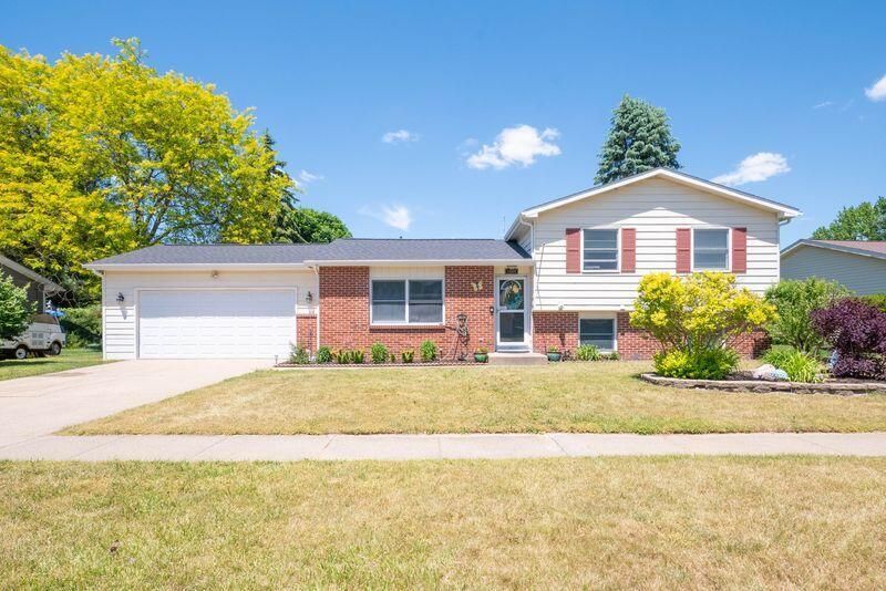 1804 Woodland Drive, Portage, MI 49024 Main Photo