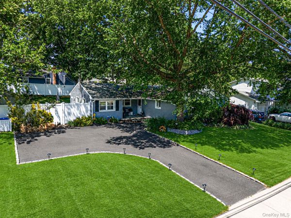 16 Valley Street , Ronkonkoma, NY 11779