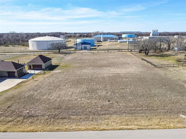 209 Maverick Court , Granbury, TX 76049