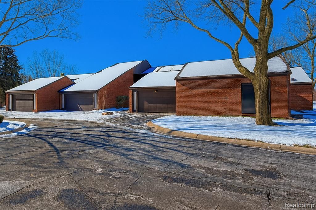 3082 Lindenwood Drive , Dearborn, MI 48120 Main Photo