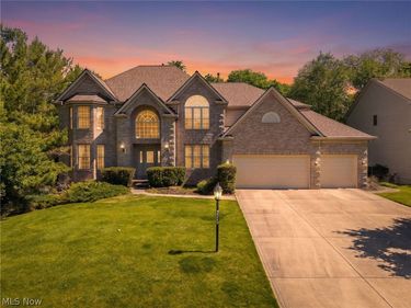20852 Kylemore Drive, Strongsville, OH 44149