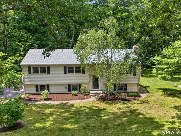 14 Deerfield, Newtown, CT 06482