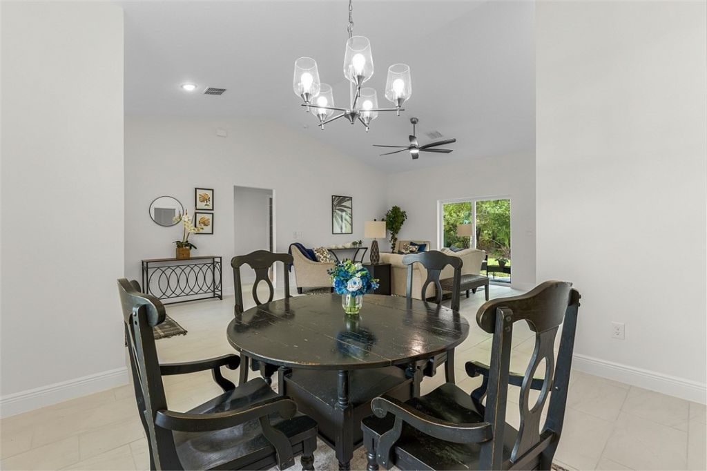 8216 104th Court, Vero Beach, FL 32967 Photo