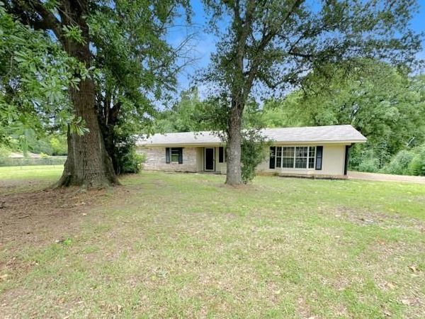 300 Pine Street, Ore City, TX 75683