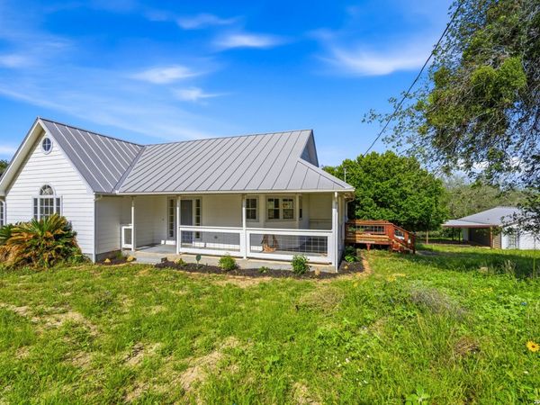 230 Broken Arrow, Floresville, TX 78114